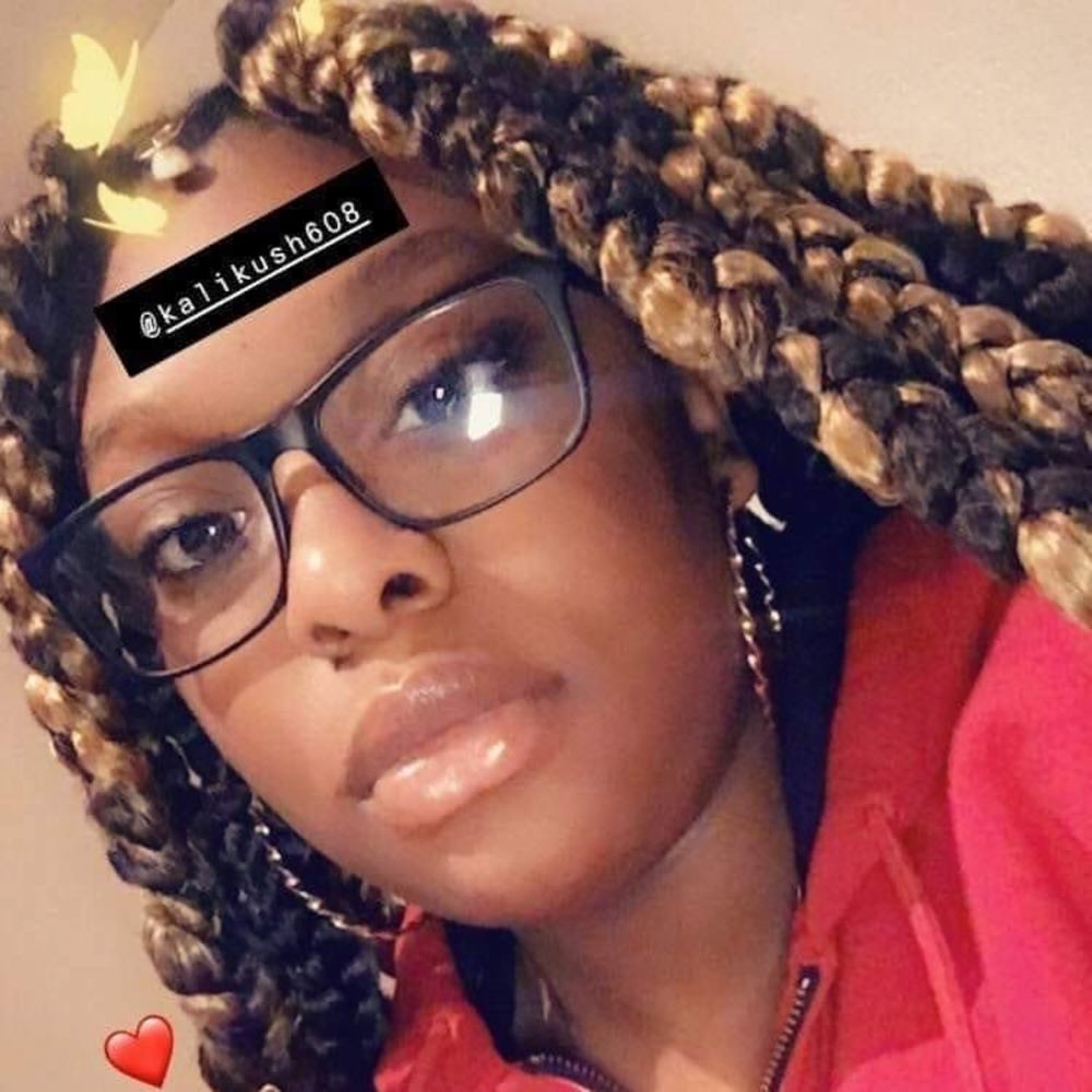 Meet your Posher, Lamyia
